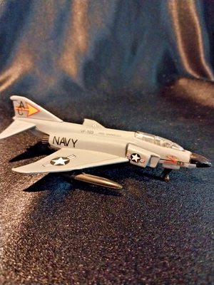 De colección 2001 Maisto Tailwinds F-4J Phantom II Die-Cast Navy Jet Foto 1 de 4