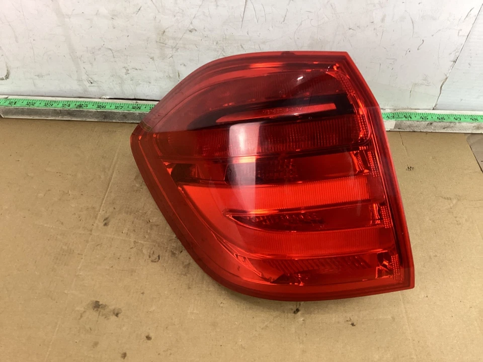 Luz trasera exterior lateral izquierda Mercedes Benz GL450 X166 2013-2016 FABRICANTE DE EQUIPOS ORIGINALES Foto 1 de 4
