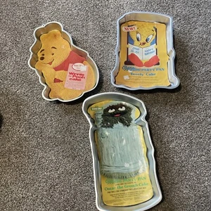 Lot of 3 Vintage Wilton Cake Pans - Winnie The Pooh Tweety Bird Oscar The Grouch - Picture 1 of 7