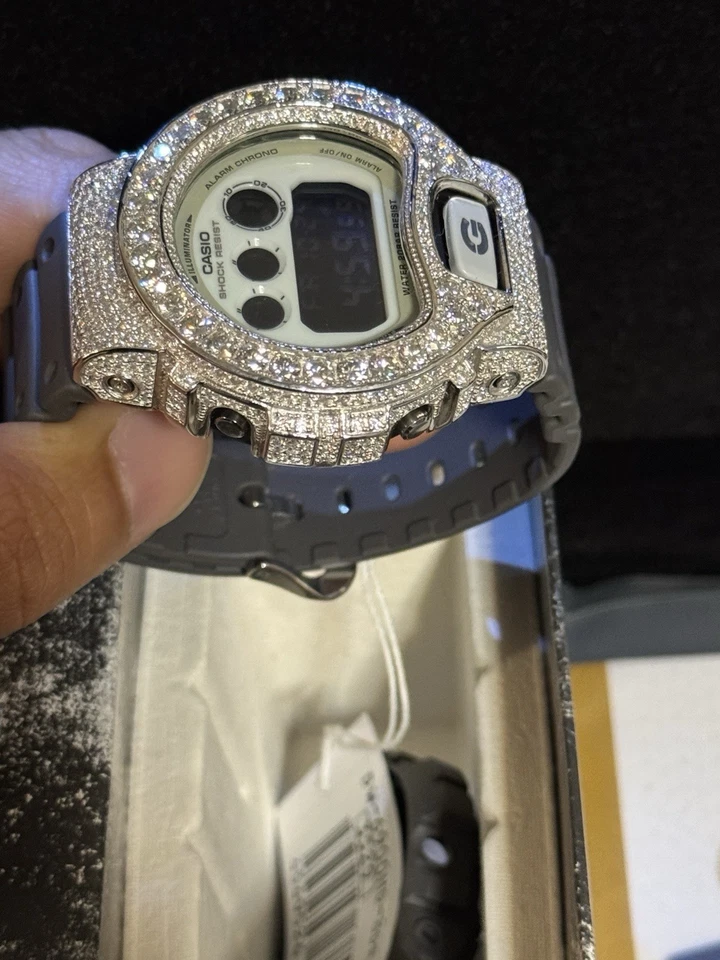 Муассанит Fully Iced Out G-SHOCK DW-6900 — цвет D, безупречная четкость - Изображение 1 из 4