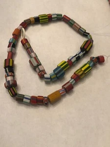 Ein (1) 15,5 Zoll gemischt, alt, neu, Farbe, Form, Größe Glas Chevron Perlen Strang - Bild 1 von 12