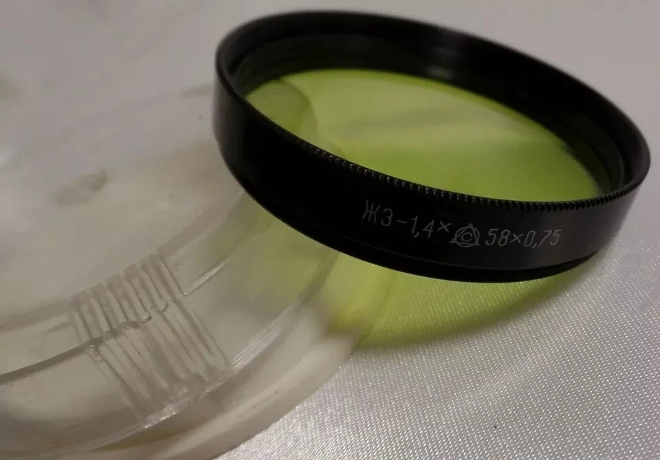 a Yellow Green 1.4x LZOS 58x0.75 Vintage Light Filter 58mm of Lens 1242 - Image 1 of 2