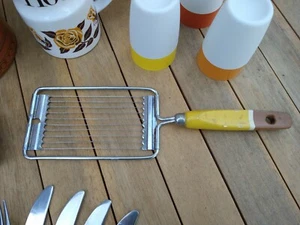 Vintage Skyline Tomato Slicer Utensil Yellow Brown 50s 60s Mid Century - Picture 1 of 8