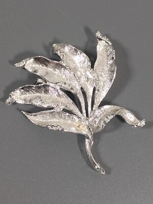 Vintage Silver Tone Textured Curved Leaf Bouquet Flower Pin Brooch - Image 1 of 4