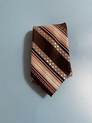 Gravata listrada marrom vintage Oleg Cassini da Burma - Imagem 1 de 3