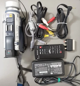 Sony DCR-TRV30E 120x Carl Zeis Varo-Sonnar Camcorder No Original Box - Picture 1 of 24