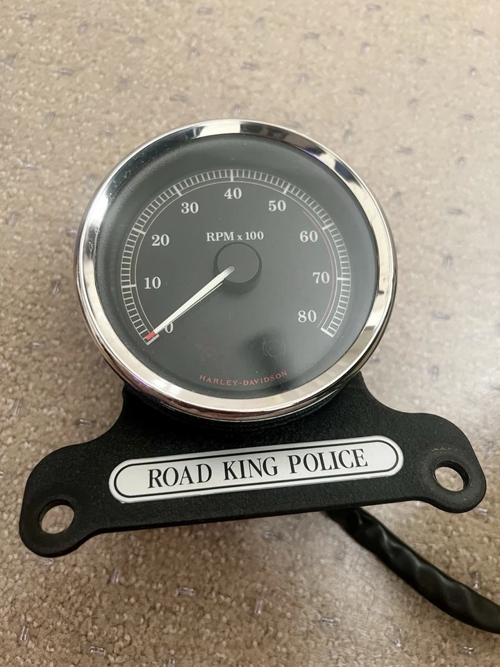 GENUINE HARLEY DAVIDSON 2009-13 FLHP/E ROAD KING POLICE TACHOMETER Foto 1 de 4