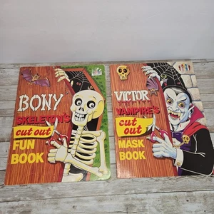 Vintage 1990 Set Of 2 Halloween Victor Vampire's & Bony Skeletons Cut Out Book - Bild 1 von 19
