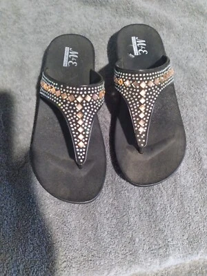 Chanclas sin cordones de moda M&E talla pequeña ideales para verano 10" de largo 5 o 6 Foto 1 de 4