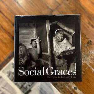 Social Graces Photographs by Larry Fink Essays by Max Kozloff 1st Ed. HCDJ - Bild 1 von 5