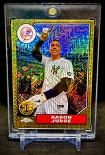 Aaron Judge Card Refractor Wood Gold Border Yankees MVP HOF - Mint NM