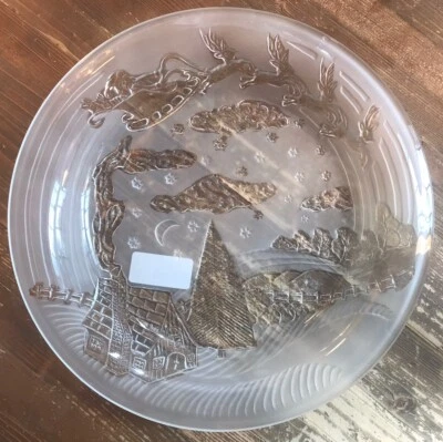 КРИСТАЛЬНО ПРОЗРАЧНЫЙ «Ночь перед Рождеством» 13» блюдо Санта сани оленей дома - Изображение 1 из 4