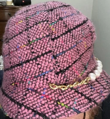 100% Virgin шерсти многоцветный Cloche шляпа с бисером. Идеально подходит для дня отмены! - Изображение 1 из 4