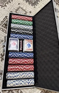 Poker Chips Set mit 4 Karten + 5 Würfel + Aluminium Tragetasche Tischspiel - Bild 1 von 6