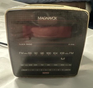 Magnavox D3110/17 Two Tone Cube Clock Radio AM/FM Dual Alarm TESTED & WORKS - Picture 1 of 6