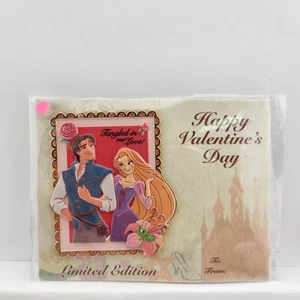 Disney Employee Center DEC You Be My Valentine? Rapunzel Flynn V-Day Card Pin - Imagen 1 de 1