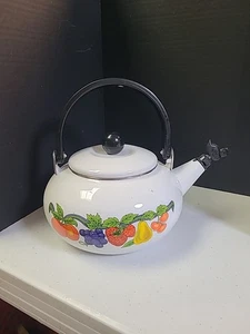 Tetera vintage con temática de frutas; recubierta de esmalte ver fotos - Imagen 1 de 7