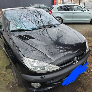 peugeot 206 cc Cabrio 2.0 Benziner TÜV neu Unfallfrei - Bild 1 von 7