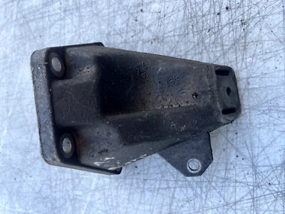 1997 AUDI A4 2,8 Л ДВИГАТЕЛЬ КРЕПЛЕНИЕ КРОНШТЕЙН ПОДДЕРЖКА ПРАВАЯ ПАССАЖИРСКАЯ СТОРОНА OEM - Изображение 1 из 4