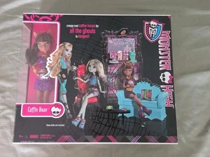 Monster High The Coffin Bean Café Juego con Muñeca Clawdeen Wolf 2011 Nuevo en Caja - Imagen 1 de 24