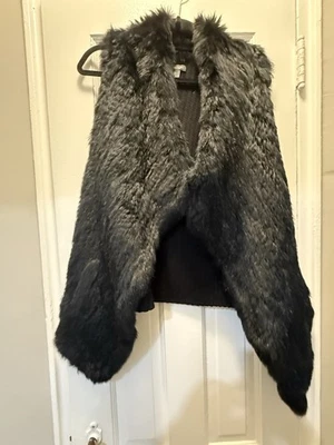 Chaleco Bloomingdale’s para mujer de piel de conejo negro y cachemir, talla L Foto 1 de 3