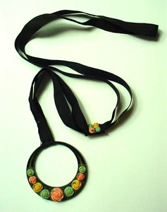 Collar "deslizante" de plástico vintage de 1930 en cinta original de grano grueso - Imagen 1 de 2