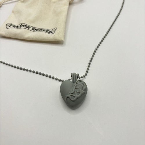 CHROME HEARTS Collana con ciondolo cuore in silicone cuori cromati grigio