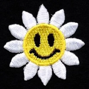 Aplique Smiley Daisy de hierro bordado, 1+1/2 pulgada - Imagen 1 de 1