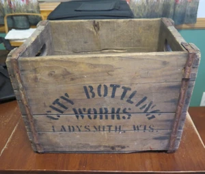 CITY BOTTLING WORKS CRATE LADYSMITH WISCONSIN ( SELTEN ) - Bild 1 von 6