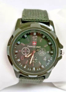 Orologio da polso analogico Gemius Army cinturino fibbia tela verde usato batteria nuova - Foto 1 di 12