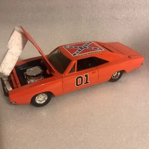Vintage 1981 DUKES OF HAZZARD GENERAL LEE... ERTL / WARNER BROS. 1:24 SCALE - Picture 1 of 24