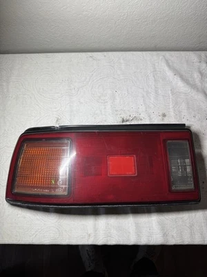 Luz trasera lateral del conductor Toyota Supra 1987  Foto 1 de 3