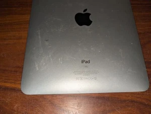 Apple iPad 1st Gen. 16GB, Wi-Fi, 9.7in - Silver - Picture 1 of 4