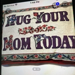 HUG YOUR MOM Kissen Gobelin Handarbeit Überwurf klein - Bild 1 von 2