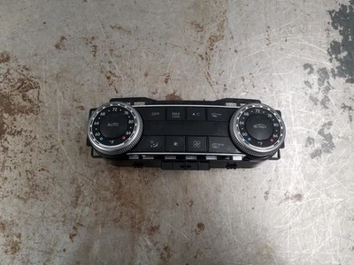 Painel de controle climático 2010 Mercedes Benz AMG C 63 #8001 Q6 - Imagem 1 de 4