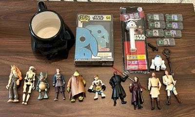 Lote de artículos de colección Star Wars taza de café, pin pop, pez, figuras de acción Foto 1 de 4
