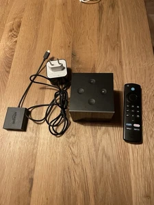 Amazon Fire TV Cube 4K HDR * 2. Gen * Ultra HD Streaming mit Alexa  - Bild 1 von 1