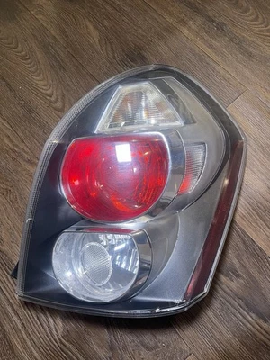 2009-2010 Pontiac Vibe Passenger (RH) Tail Light Quarter Panel Mounted - Image 1 of 4