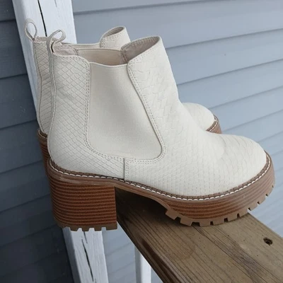 Bota al Tobillo Hebilla Harper Color Crema Talla 9 Tacón de Cuña Sin Cordones ¡Bonita! Foto 1 de 4