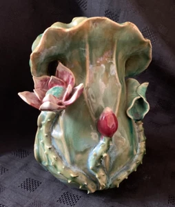 Vaso scultoreo in ceramica cinese Shiwan cavolo e fiori di loto 19,5 cm - Foto 1 di 11