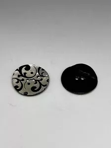 Elegant Vintage shell Button with Intricate Design alongside Classic Round but - Picture 1 of 1