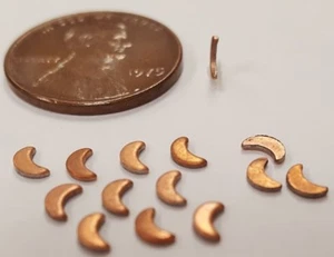 24 VINTAGE CRESCENT MOON FLAT 5x3mm. COPPER COATED STAMPING FINDINGS N124 - Picture 1 of 2