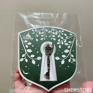Japan Disney Store 2020 Collection Key Pin Zeremonie - Bild 1 von 2