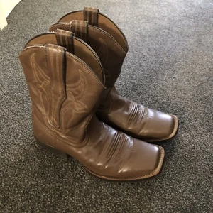 Women’s Ariat Square Toe Bulls Head Boots- Worn Once - Picture 1 of 7