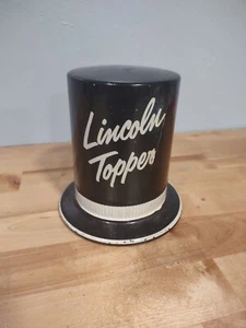 Vintage Lincoln Topper Sparkasse Keramik Zylinder Hut Bank Promo Lebensversicherung - Bild 1 von 5