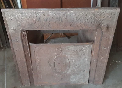 ANTIQUE ORNATE GARGOYLE PEERLESS CAST IRON/METAL FIREPLACE INSERT, LOCAL PICKUP - Image 1 of 4