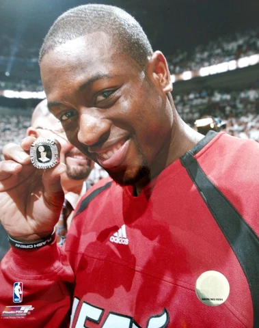 Dwayne Wade HOLDING 2006 NBA CHAMPIONSHIP RING 8X10 PHOTO Miami Heat Cover