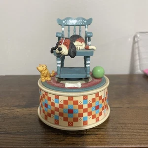 Vintage Enesco Spieluhr "My Favorite Things" Hund auf Schaukelstuhl 1986 - Bild 1 von 1