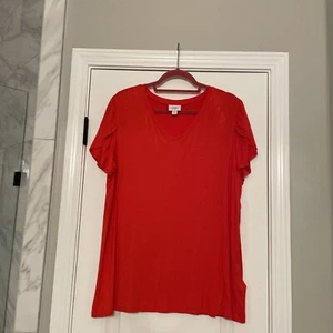 Lularoe Remi Vneck Tulip Sleeve Top Retail $38 - Picture 1 of 4