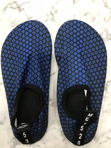 Wasserschuhe Aqua Socken Neopren Haut Schwimmen Strand Jungen 4/4,5 NEU - Bild 1 von 4